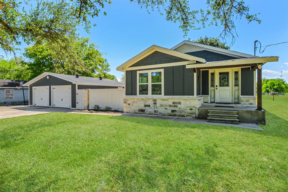 5012-1/2 Farmer Rd, Alvin, TX 77511 - photo 1