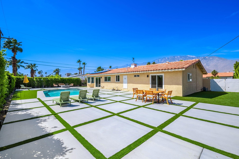 2240_North_San_Gorgonio_Palm_Springs_32