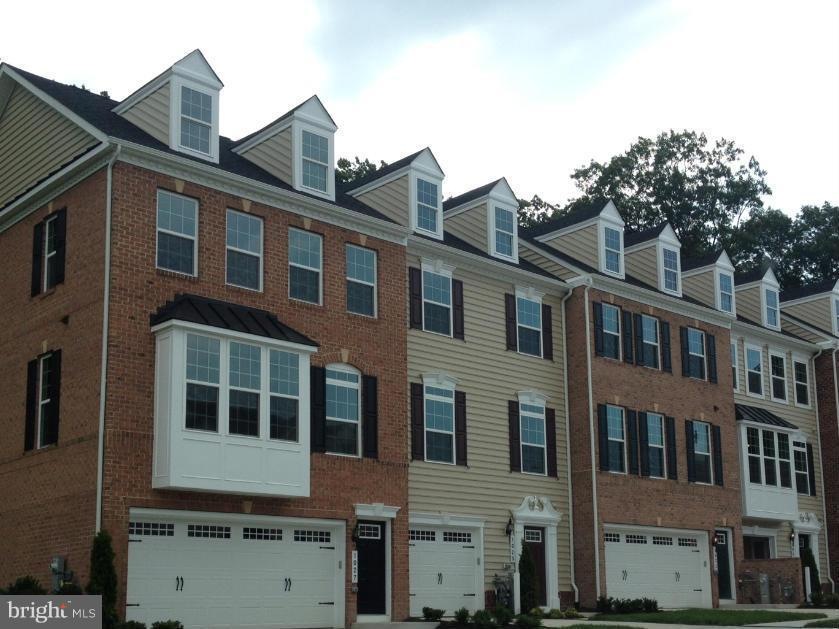 900 Magnolia Blossom Ct, Sykesville, MD 21784 - photo 1