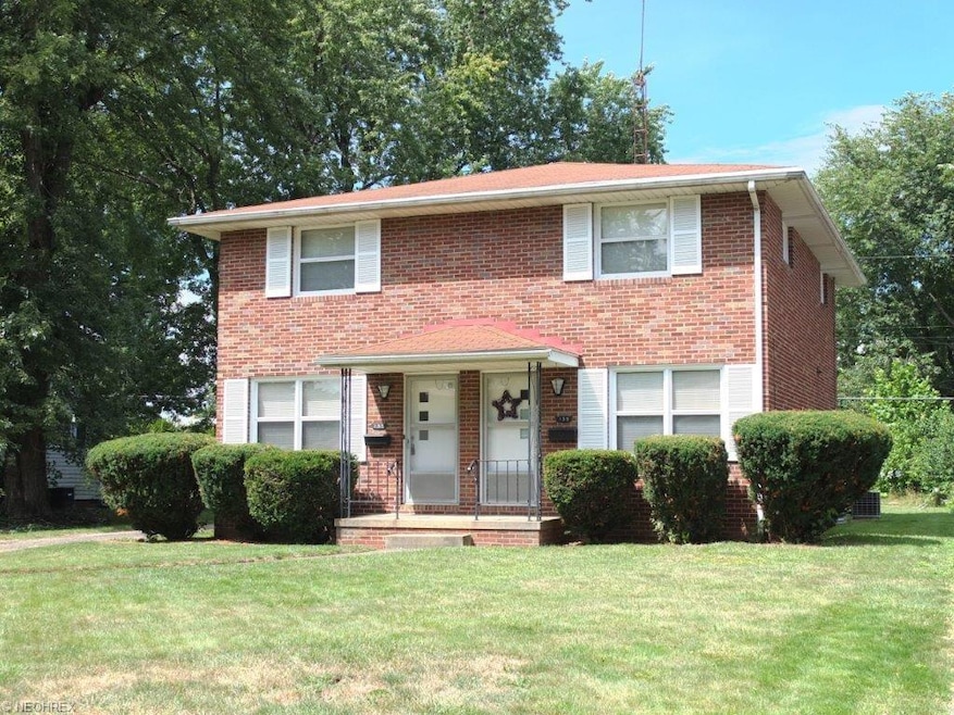 Well maintained, all brick duplex with 2 bedrooms,