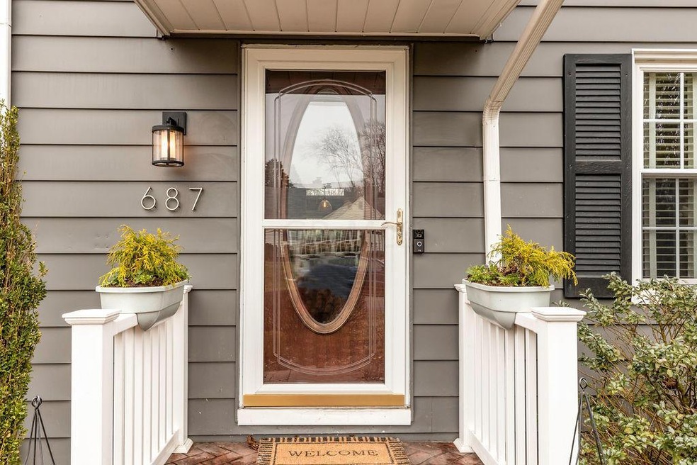 687 E Beaumont Rd, Columbus, OH 43214 - photo 1