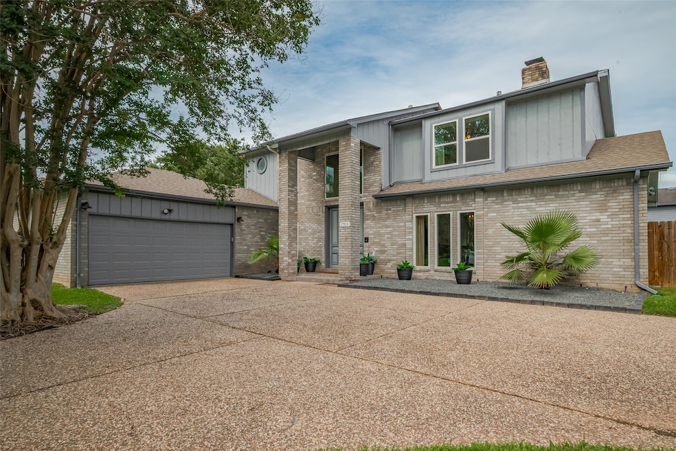 Huge driveway for all your parties.