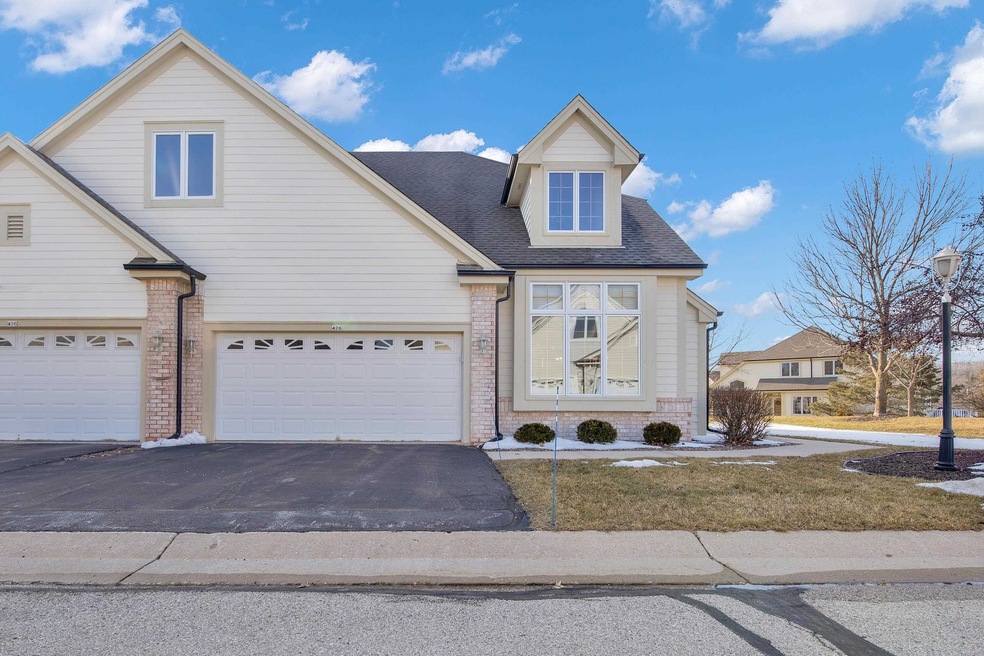 428 Meadowdale Dr Unit 412, Waukesha, WI 53188 MLS 1951744