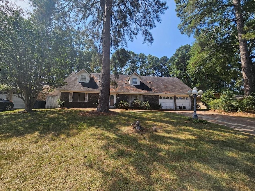 View of front facade featuring a garage and a fron