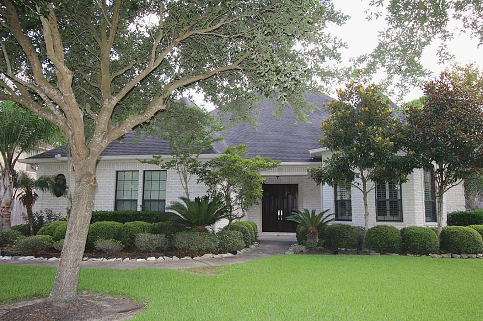 Spectacular custom home on cul-de-sac street in Falling Leaf Estates. Built by Sterling Builders. Per tax records, year of construction is 2003.