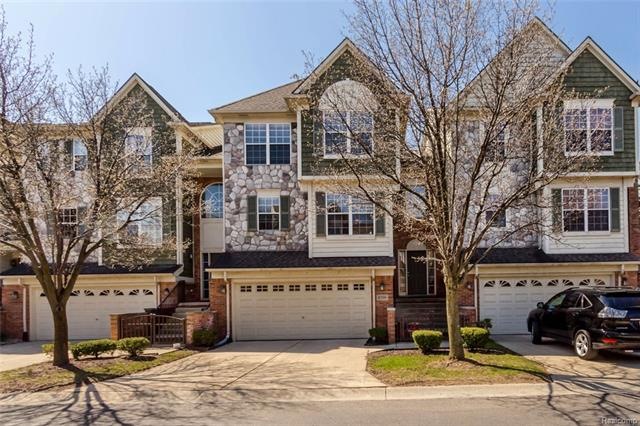 BEAUTIFUL BRADFORD VILLAGE CONDO