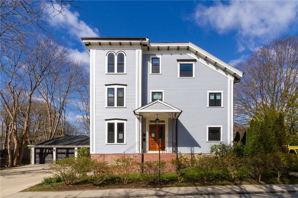 7 Cottage St unit 1, Newport, RI 02840 - photo 1