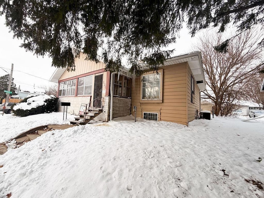 226 Campbell Ave, Waterloo, IA 50701 - photo 1