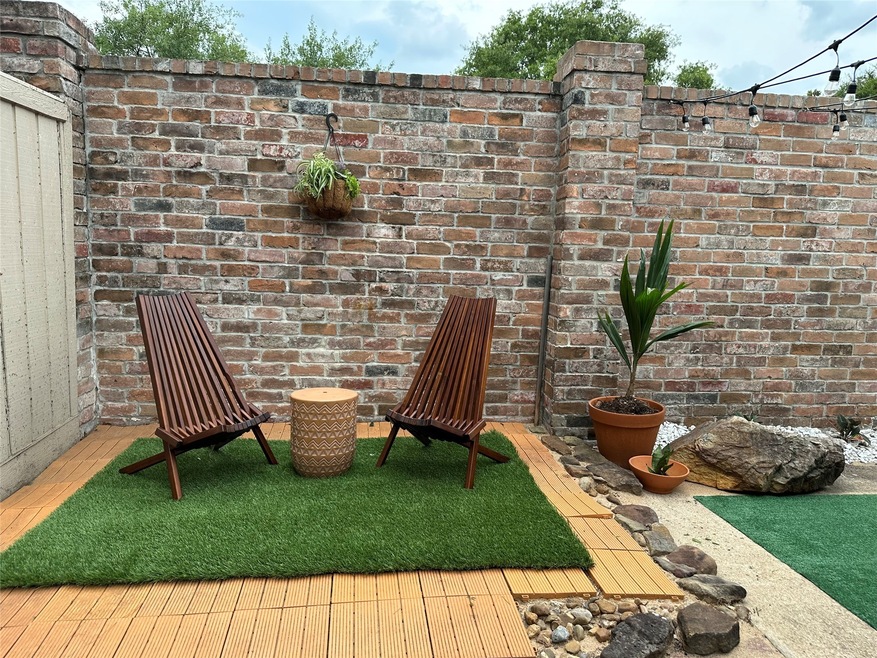 6350 Chevy Chase Dr unit 25, Houston, TX 77057 - photo 1