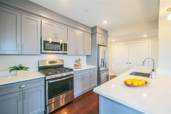 18 Johnson Ave unit 12, Quincy, MA 02169 - photo 1