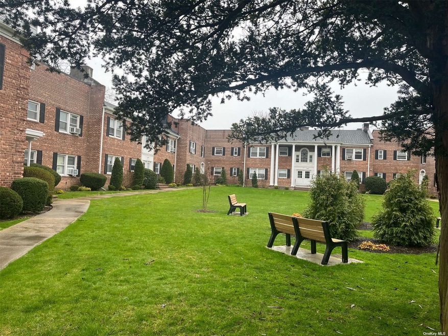 261 Central Ave unit E5, Lawrence, NY 11559 - photo 1