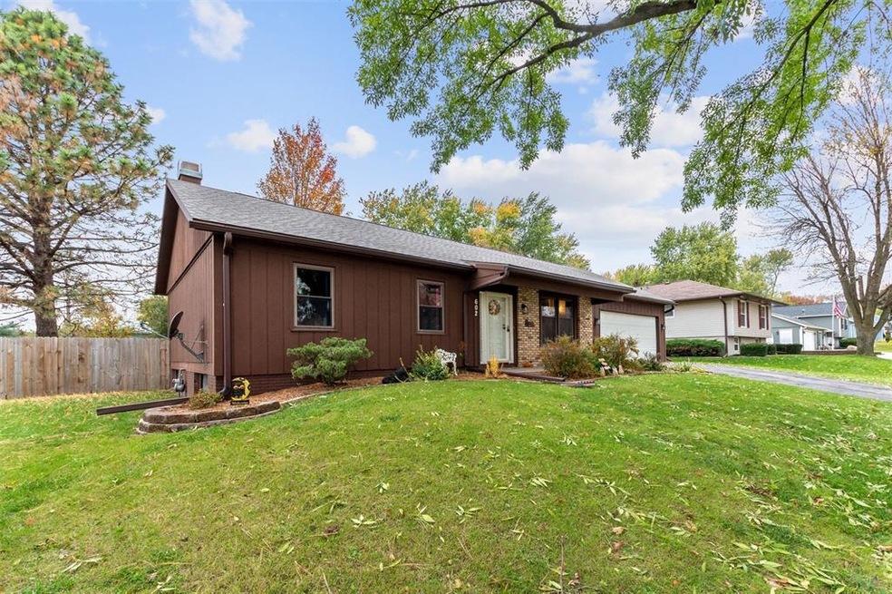 602 Concord Ln NW, Cedar Rapids, IA 52405 - photo 1
