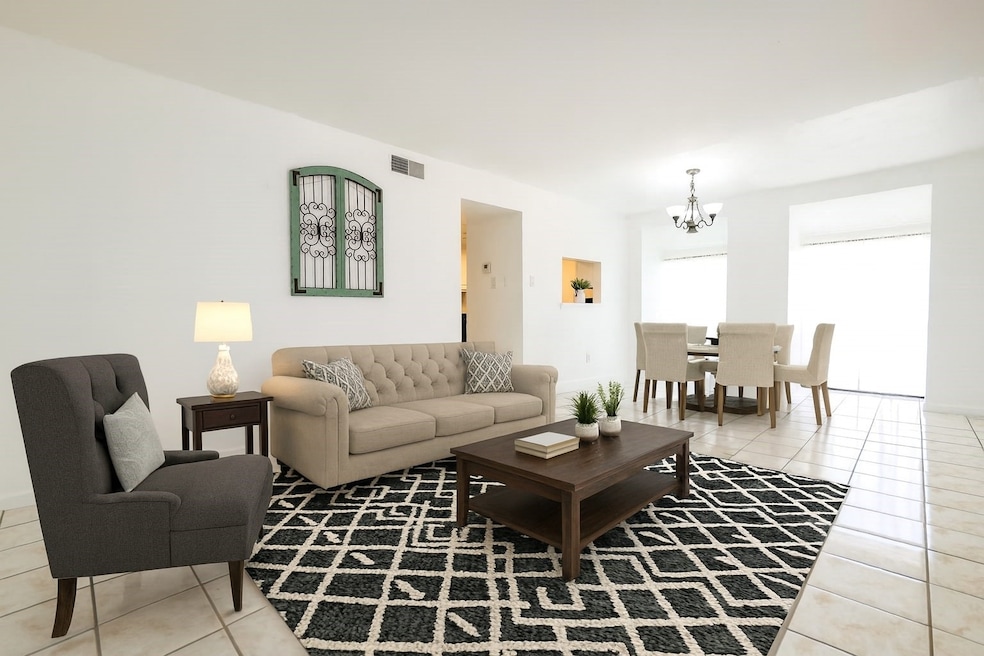 12633 Memorial Dr unit 14, Houston, TX 77024 - photo 1