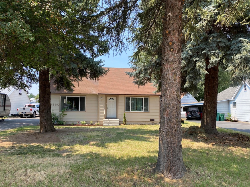 3830 Summers Ln, Klamath Falls, OR 97603 - photo 1