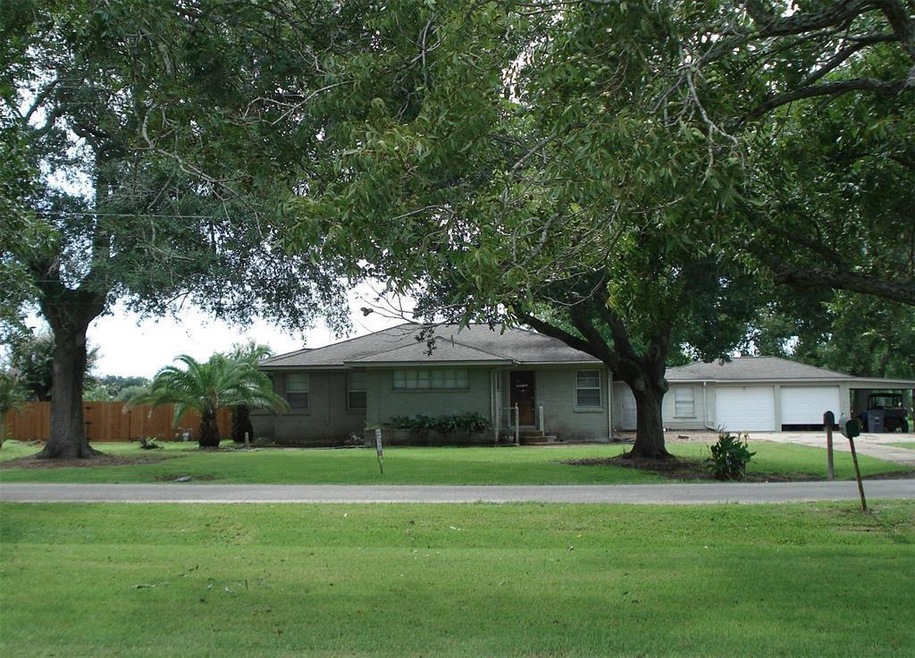 200 N Cedarvale Rd, Bay City, TX 77414 - photo 1