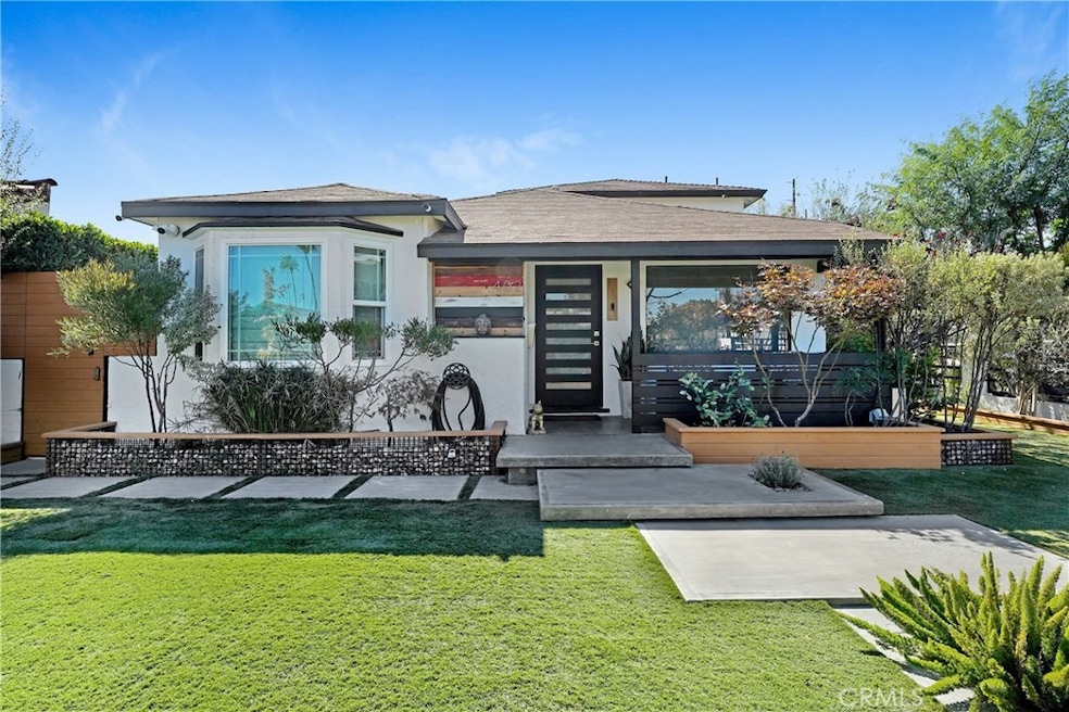 Under Contract $800,000