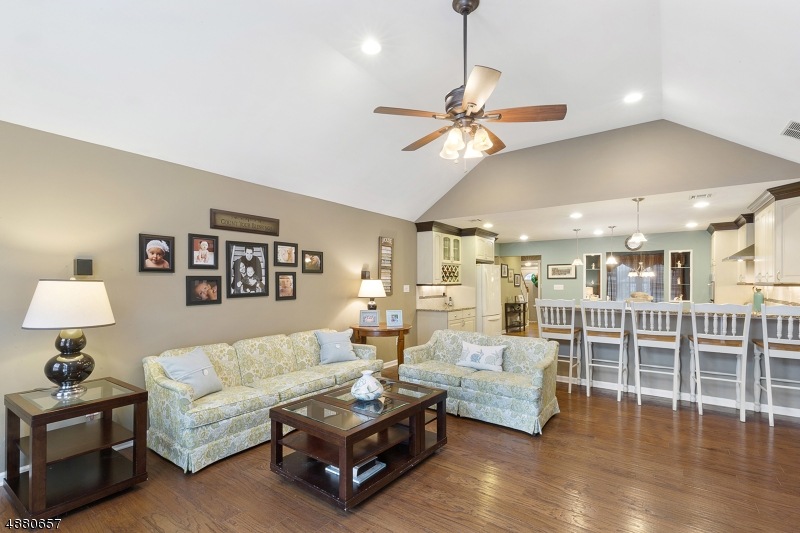 14 Post Rd, Clark, NJ 07066 - photo 1