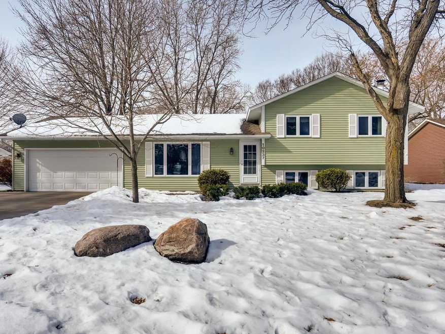 10237 Pilgrim Ln N Maple Grove-001-001-Exterior Fr