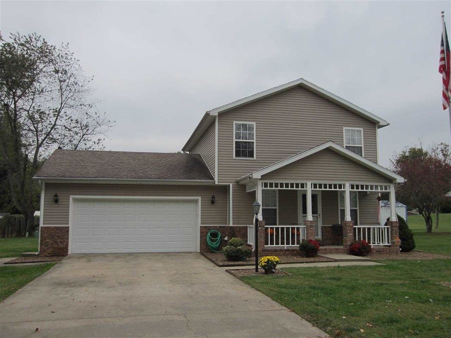 This lovely 2 Story home has 3 Bedrooms, 2.5 Baths