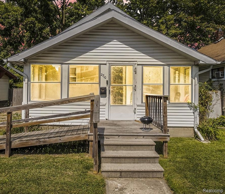 2710 Reynolds St, Flint, MI 48503 - photo 1