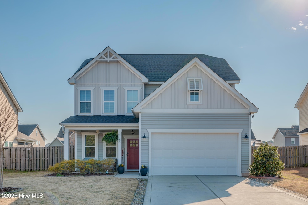 1629PointingGriffonPlace-2