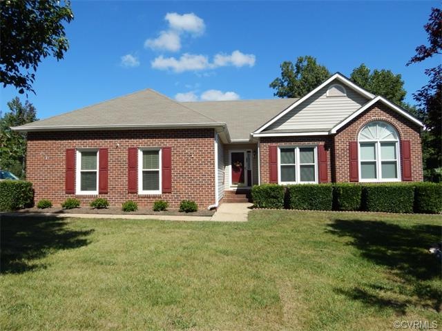BEAUTIFUL RANCHER ON A CORNER LOT 3 MINUTES FROM R