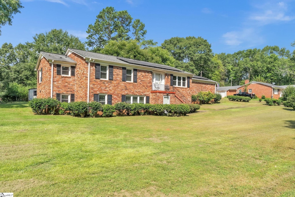 222 Hillcrest Cir, Anderson, SC 29624 - photo 1