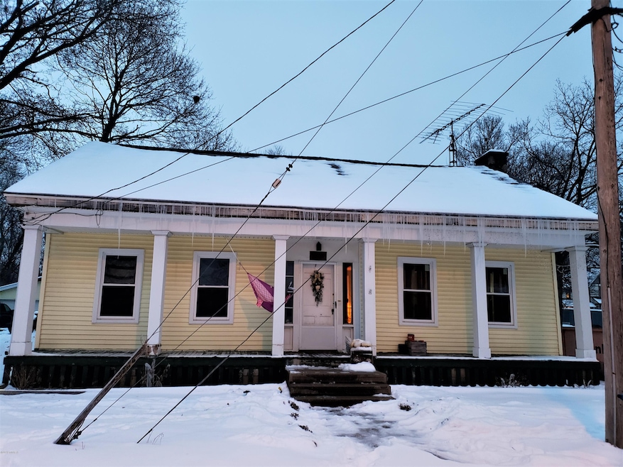 118 N Woodhams Front View