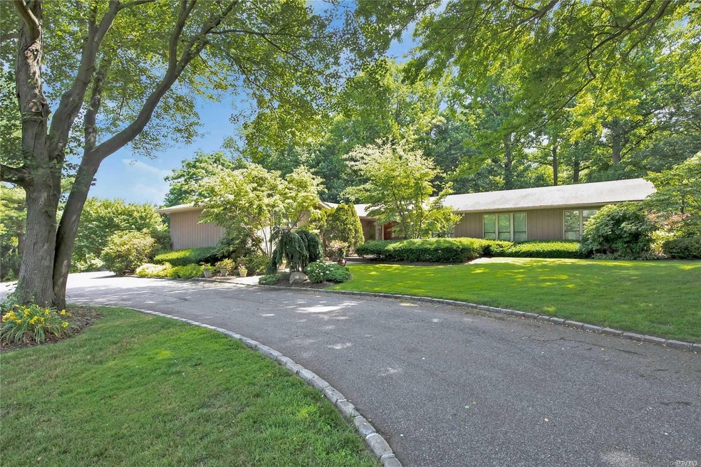 18 Longwood Rd, Port Washington, NY 11050 - photo 1