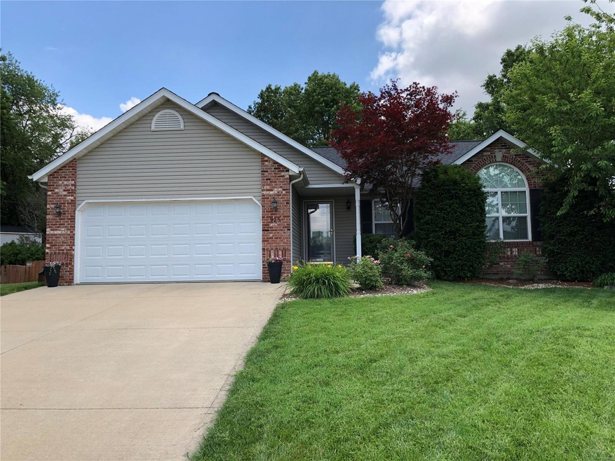 925 Woodland Dr, Maryville, IL 62062 - photo 1