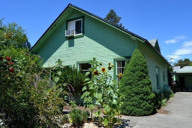 732 SW Burgess St, Grants Pass, OR 97526 - photo 1