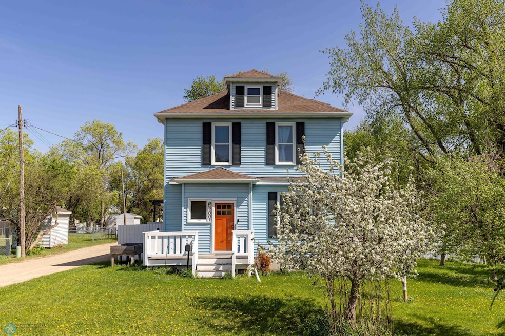 2001 3rd Ave S Fargo-2.jpg
