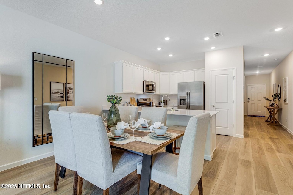 542 Holly Lakes Dr, Orange Park, FL 32073 - photo 1