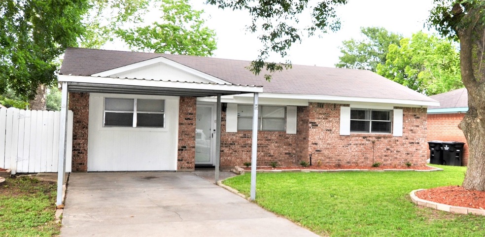 1718 Heather Ln, Alvin, TX 77511 - photo 1