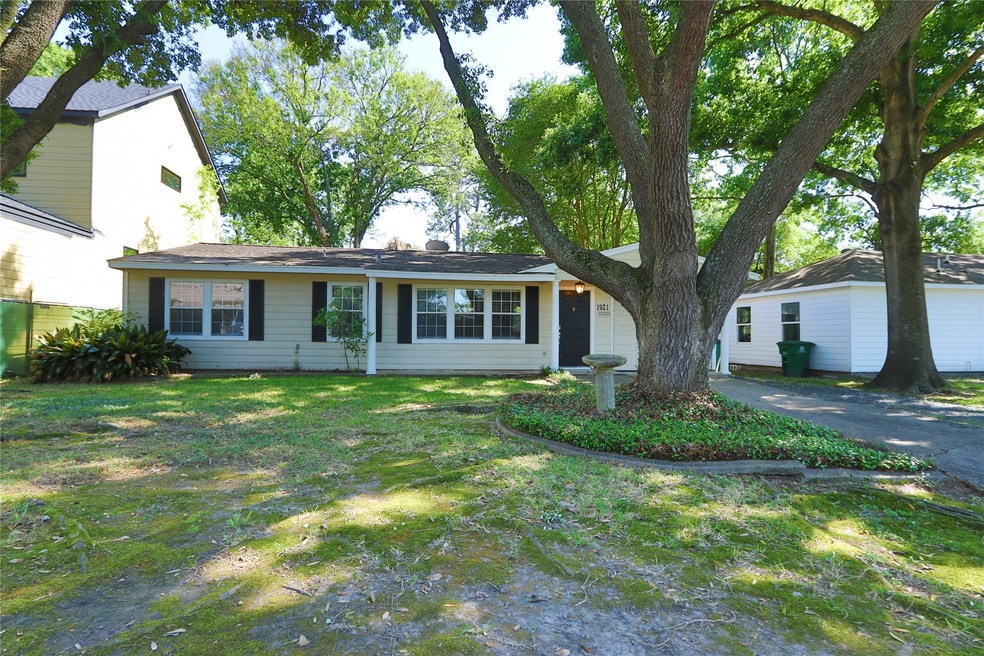 1921 Chippendale Rd, Houston, TX 77018 - photo 1