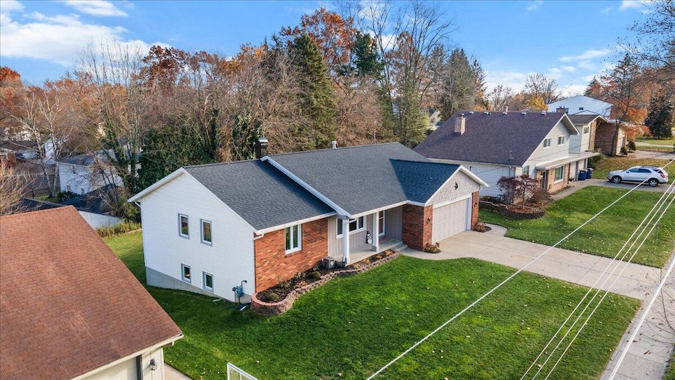 1420 Worcester Dr NE, Grand Rapids, MI 49505 - photo 1