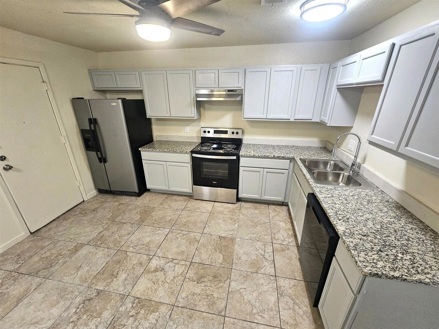 Newlly remodeled kitchen with lots of cabinets and