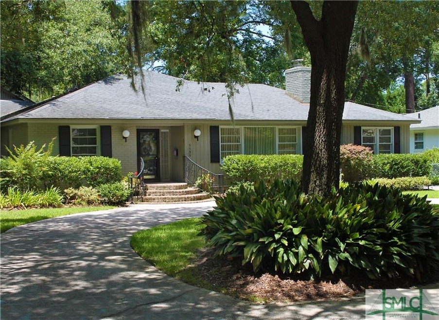 Curb Appeal Galore - Semicircular Drive