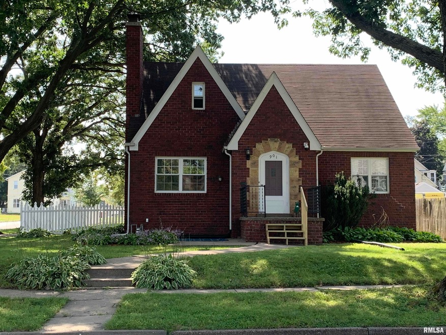 901 W 16th St, Davenport, IA 52804 - photo 1