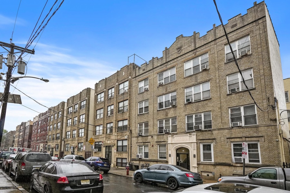 135 van Wagenen Ave unit 4E, Jersey City, NJ 07306 - photo 1