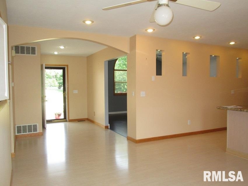 121 Coral Berry Dr, Jacksonville, IL 62650 - photo 1