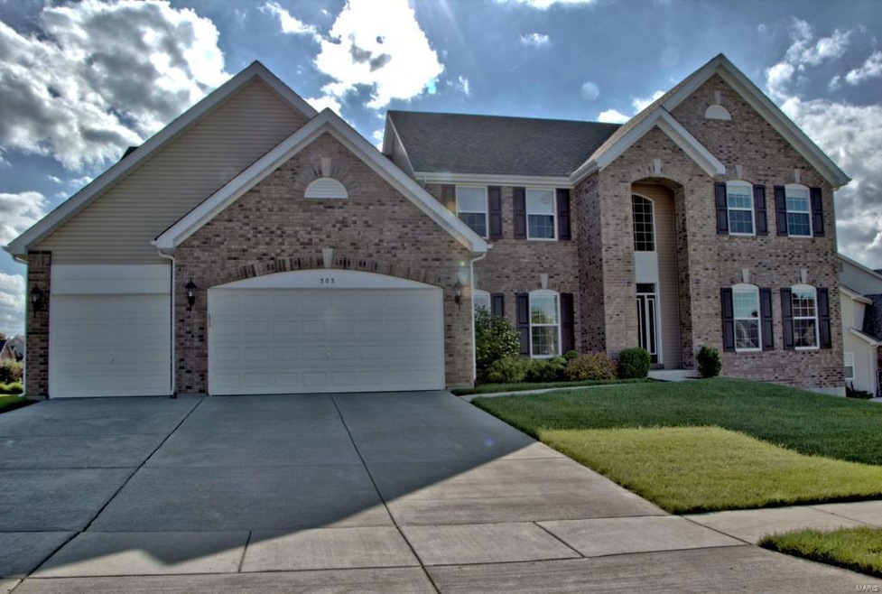 Immaculate 4,369 sq. foot 1.5 story in convenientl