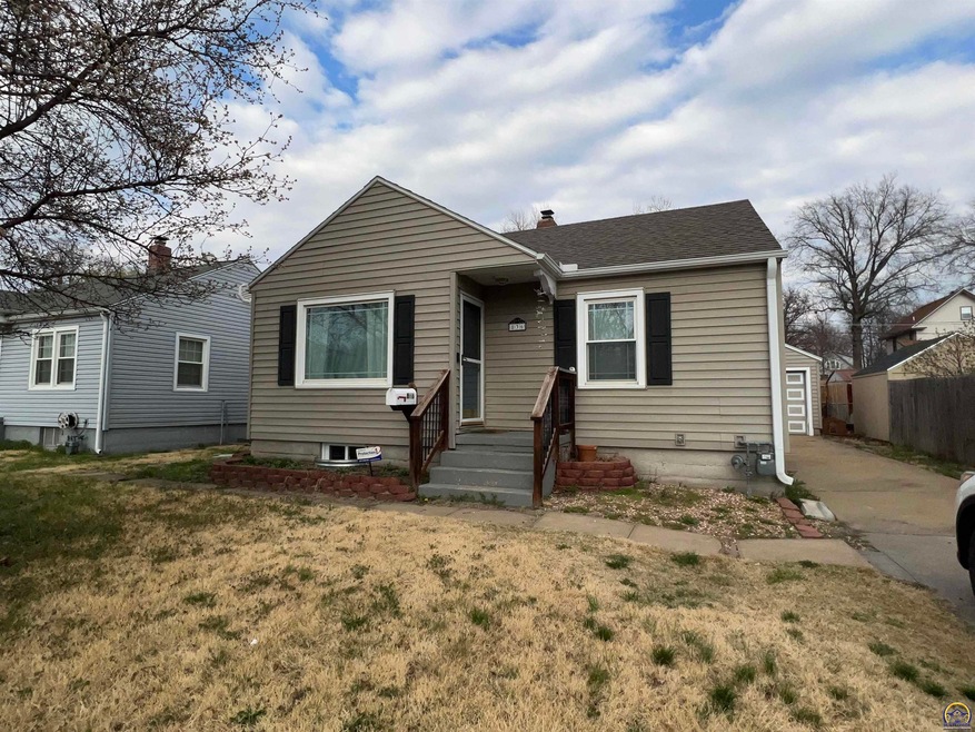 836 SW Wayne Ave, Topeka, KS 66606 - photo 1