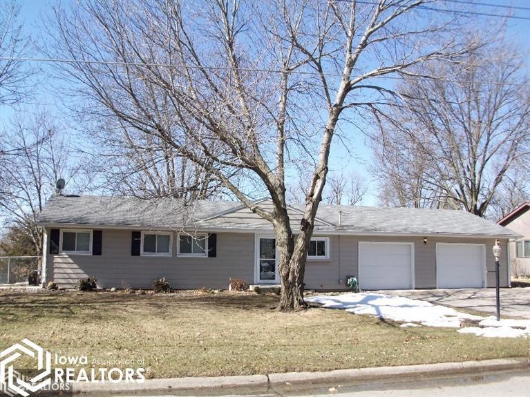203 E 28th St S, Newton, IA 50208 - photo 1