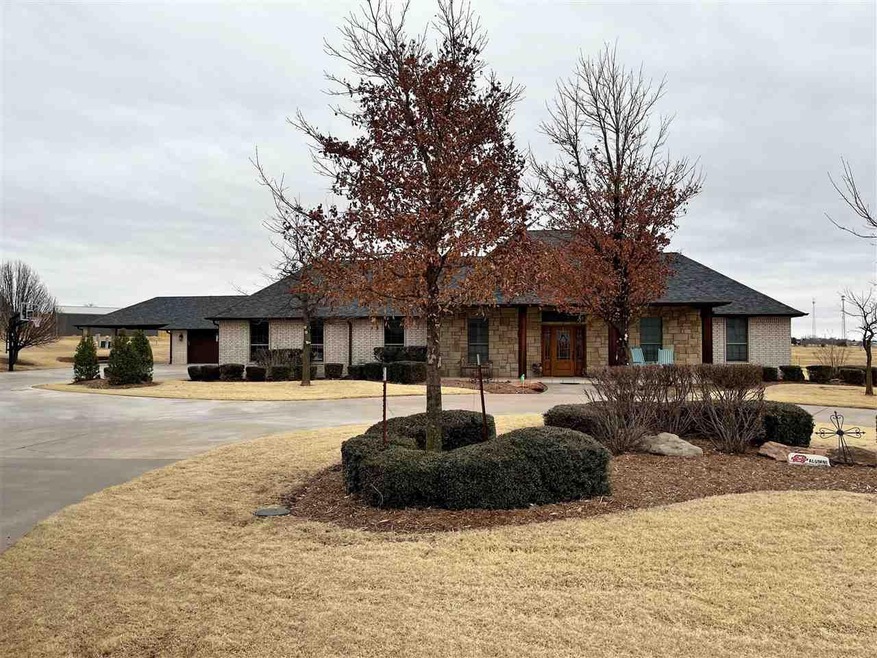 136 Rock Ridge Rd, Elgin, OK 73538 - photo 1