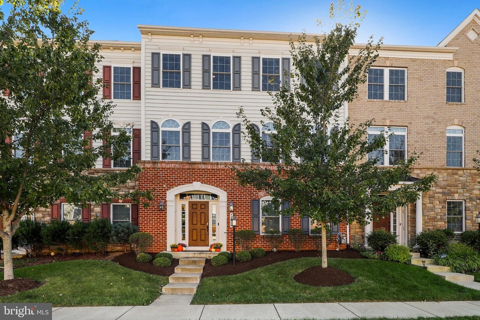 42527 Pine Forest Dr, Chantilly, VA 20152 - photo 1