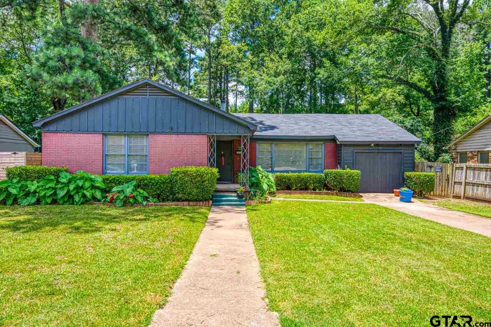 2429 2429 W Azalea Dr, Tyler, TX 75701 - photo 1