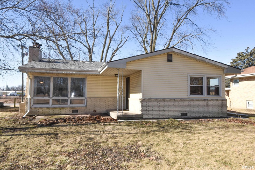 220 Campus View Dr, Lincoln, IL 62656 - photo 1