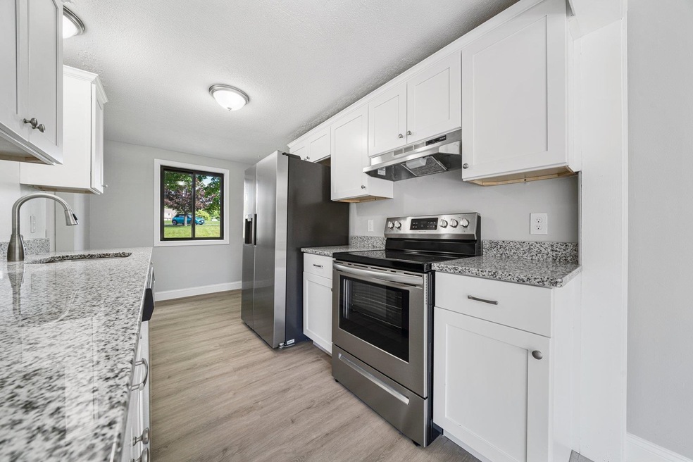 72 Pendleton Ln, Londonderry, NH 03053 - photo 1