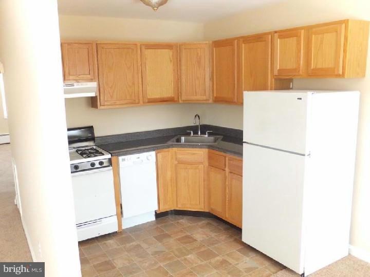 859 Old Lancaster Rd unit 7 B, Bryn Mawr, PA 19010 - photo 1